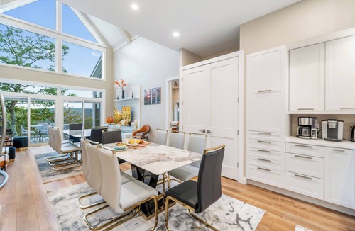 Hidden Valley House | Steps to Ski Slopes! Luxury Home Sleeps 22 w/Hot Tub, Game Room & Amazing Views