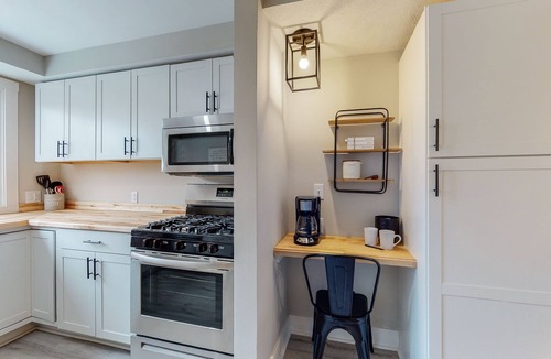Canton House | Steps to the HOF: Football Fans’ Dream Stay
