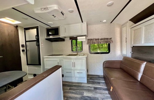 Cherryfield Apartment | Stillwater Hostel RV Rental