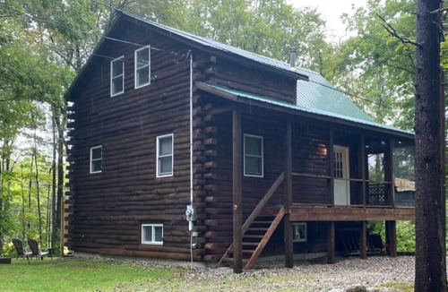 Ellsworth Cabin | Stinson Lake Charming & Spacious Log Cabin