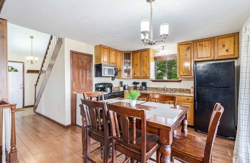 Ridgeway Cabin | Stone chalet w/views & hot tub