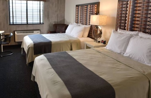 Broken Arrow Hotel | Stoney Creek, Deluxe 2 Queen, Heated indoor/outdoor pool! Parking