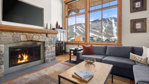 Spruce Peak House | STOWE GLOBE 4 BEDROOM LUXURY CABIN SKI IN SKI OUT By Stowe Mountain Rentals