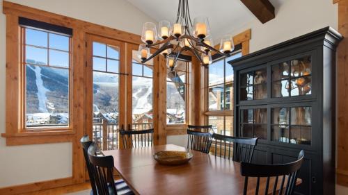 Spruce Peak House | STOWE GLOBE 4 BEDROOM LUXURY CABIN SKI IN SKI OUT By Stowe Mountain Rentals