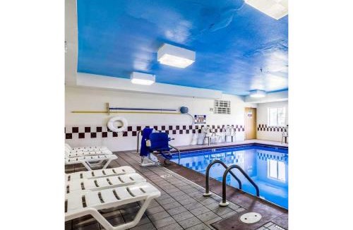 Southport Hotel | Studio 6 Indianapolis, IN - Southport