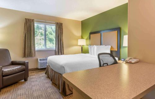 Executive Park Hotel | Studio 6 Suites Charlotte, NC - Tyvola Rd Executive Park