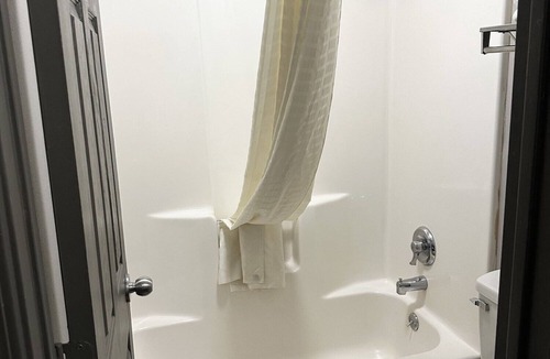Highland Park Hotel | Studio 6 Suites Louisville, KY – Airport/Expo Center