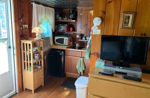 North Eastham Cottage | Studio Cottage w/Oak Floors and Knotty Pine Walls (CS0003)