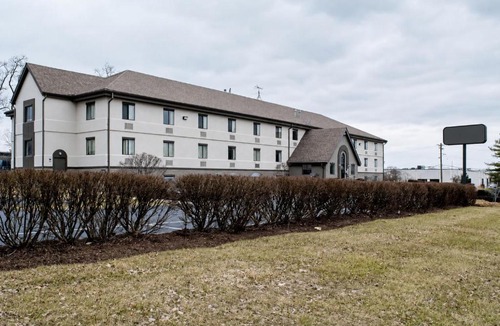 Springdale Hotel | Studio Lodge - Cincinnati - Springdale