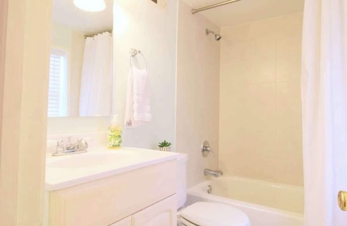 Kingman Park House | Studio Not Far from Capitol Hill, Walk to METRO