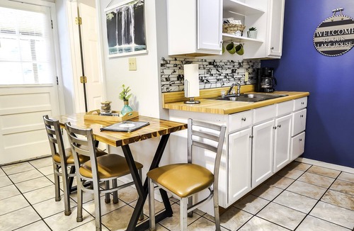 Eddyville Apartment | Studio Rental (Sleeps 1-4) - Studio style unit with small kitchen, bathroom, & 2 Queen Beds