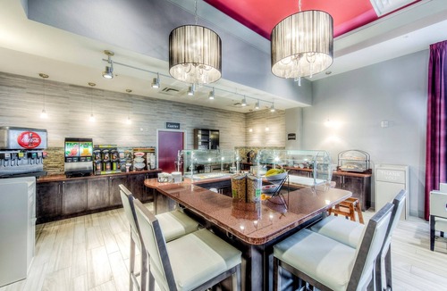 Columbus Apartment | Studio Suite Only 1 Mile from OSU! | Indoor Pool + 24-Hour Business Center