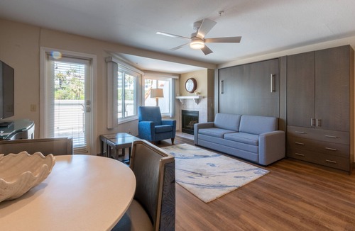 San Clemente Hotel | Studio with Balcony/Kitchen, Free Parking! Close to the beach