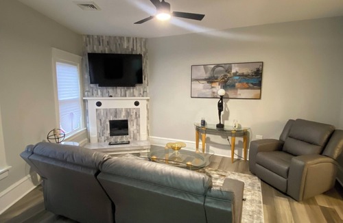 Akron Apartment | Stunning 2-bedroom apartment with all amenities!