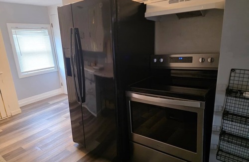 Downtown House | Stunning 2-bedroom Unit in Desirable Downtown Manchester