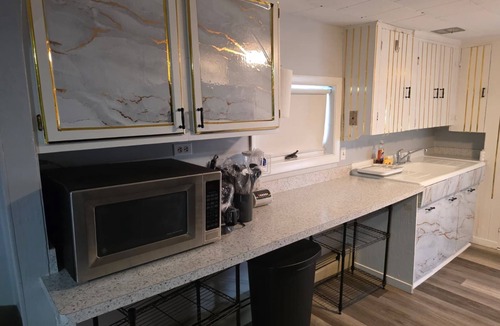 Downtown House | Stunning 2-bedroom Unit in Desirable Downtown Manchester