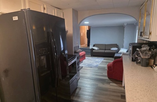Downtown House | Stunning 2-bedroom Unit in Desirable Downtown Manchester
