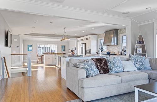 Seabrook House | Stunning 4 bedroom 4.5 bath house right on the sand at Seabrook Beach