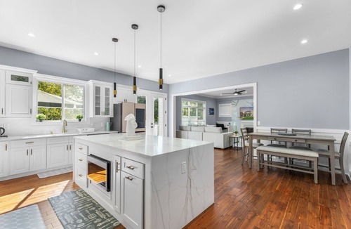 Baileys Crossroads House | Stunning 6-bedroom house in Falls Church-Luxury Awaits!