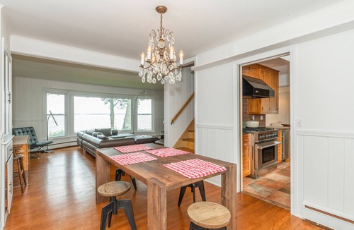 Flanders House | Stunning Bayfront Views