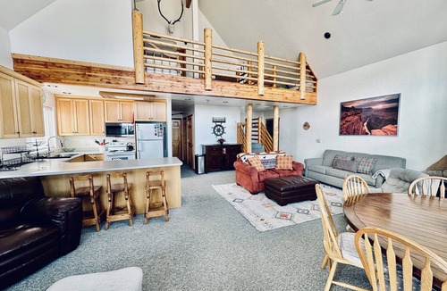 Park City Cabin | Stunning Lake View Mountain Lodge