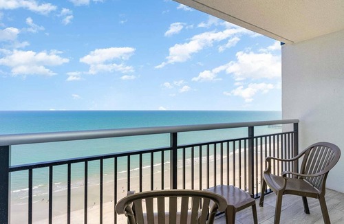 Downtown Myrtle Beach Apartment | 🏖️Stunning Ocean Views | Pools + Hot Tub | Bay View Resort 1707B🏖️