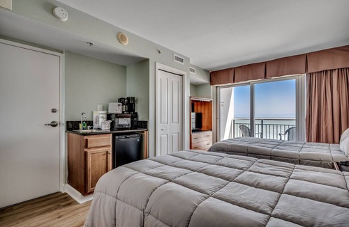 Downtown Myrtle Beach Apartment | 🏖️Stunning Ocean Views | Pools + Hot Tub | Bay View Resort 1707B🏖️