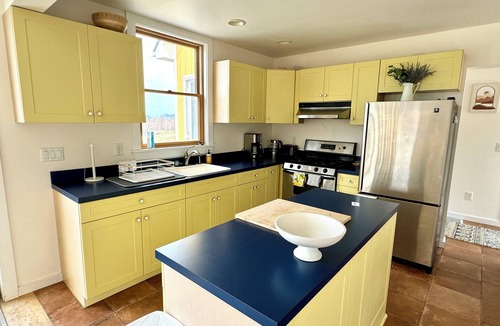 Troy House | Stunning Views 20 Mins to Jay Peak Cozy 2 BR With WiFi