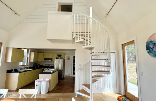 Troy House | Stunning Views 20 Mins to Jay Peak Cozy 2 BR With WiFi