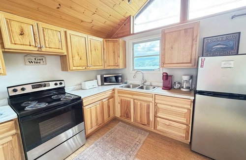 Town of Putnam Apartment | Stunning views from this quiet northern end of Lake George carriage house