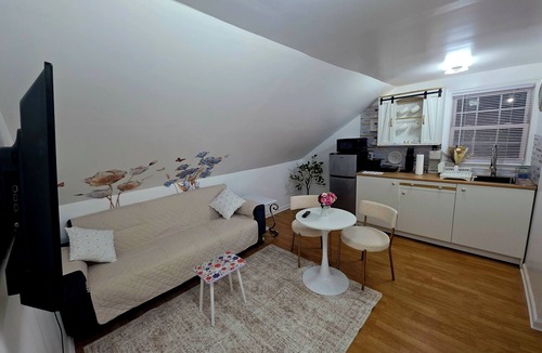 Mineola Apartment | Stylish 1BR Apartment in Mineola w/Kitchenette & Private Entry