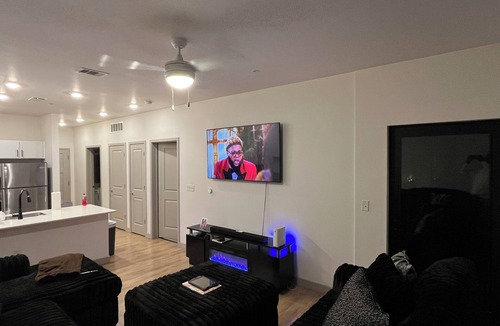 Hanover Place Apartment | Stylish 1BR + Optional Luxury Car Rental in Kansas City