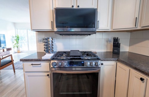 Grandview House | Stylish 4 Bdrm Home - Sleeps 16