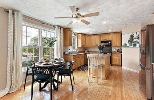 Wakefield House | Stylish 4-bedroom house, dedicated office, master suite in a cul-de-sac