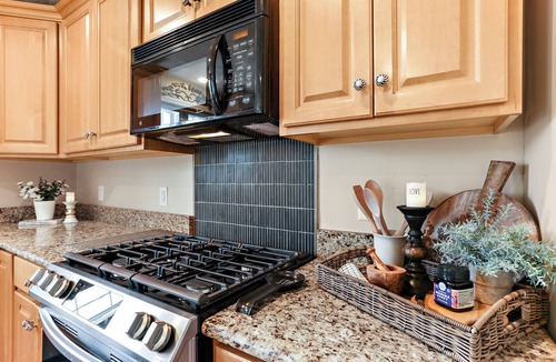 Wakefield House | Stylish 4-bedroom house, dedicated office, master suite in a cul-de-sac