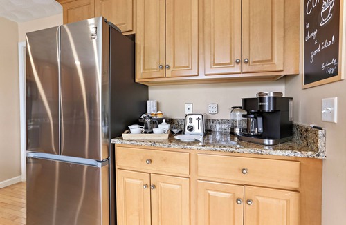 Wakefield House | Stylish 4-bedroom house, dedicated office, master suite in a cul-de-sac