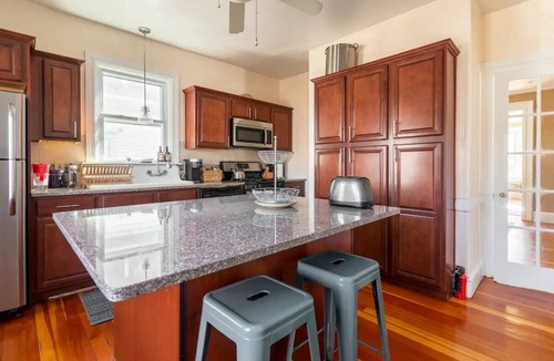 West End Apartment | Stylish comfortable period feature 2 bed - Sun drenched - Free parking