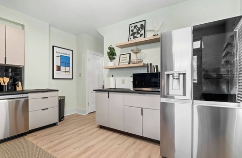 Clintonville House | Stylish & Cozy 2BR w/Office + Fenced Yard