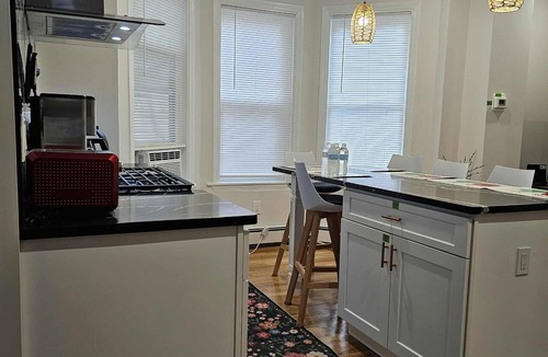 Hyde Square Apartment | Stylish & Cozy Boston Retreat Near Train Station, Parks & Cafés