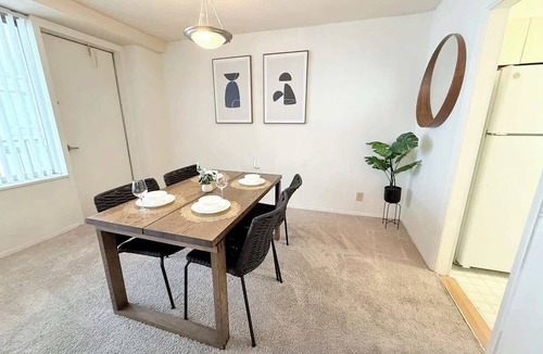 Crystal City Apartment | Stylish Crystal City Apt | Enjoy Gym Amenities
