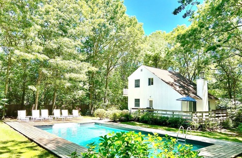Northwest Harbor House | Stylish East Hampton Escape! Close to Village/Beach, Modern kitchen, Heated pool