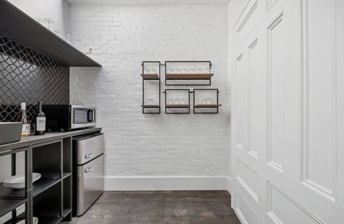 Hamilton Heights Hotel | Stylish Group Retreat –Sleeps 16