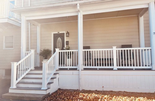 Wakefield Condo | Stylish home next to train to Boston, near Salem