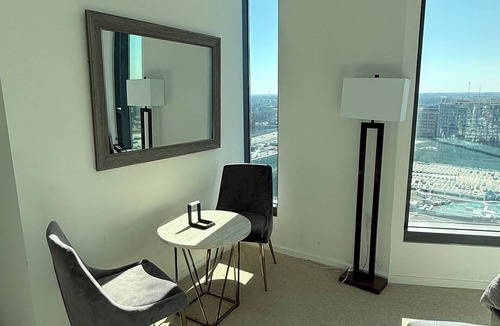 McLean Apartment | Stylish King Suite Tysons Corner Mall Access Metro Nearby