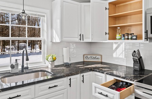 Bristol House | Stylish & Luxurious 3 BDR Home with Play Station