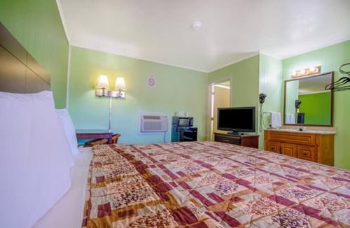 Macon Hotel | Stylish Roadstay w/Breakfast & Highway Access | Free Wi-Fi & Parking