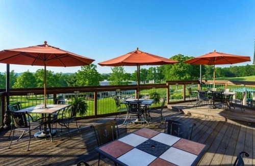 Cheat Lake Apartment | Stylish Studio at Lakeview Golf Resort