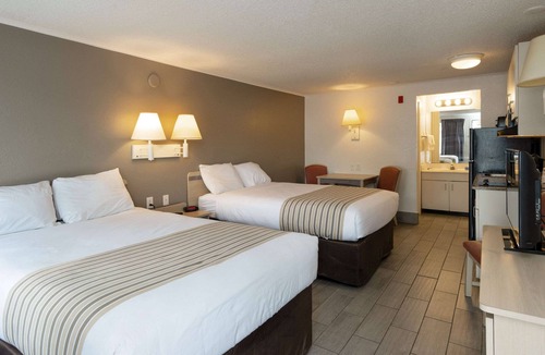 Mentor Hotel | Suburban Studios Mentor - Cleveland Northeast