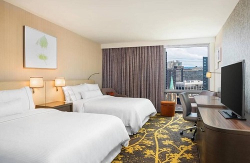 Downtown Cleveland Hotel | Suite in Downtown under a mile from Rock & Roll HoF, Browns & Gaurdians Stadiums