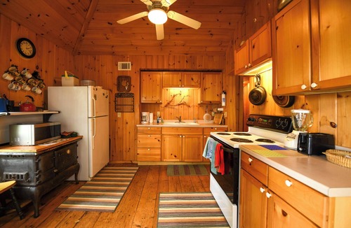 South Casco Cottage | SUMMER SPECIAL Vintage cottage w/beautiful mountain views across Sebago Lake